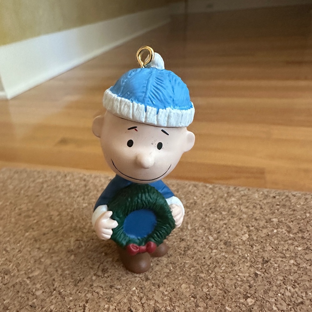 Hallmark Keepsake Charlie Brown Holding Wreath Ornament A Snoopy Christmas